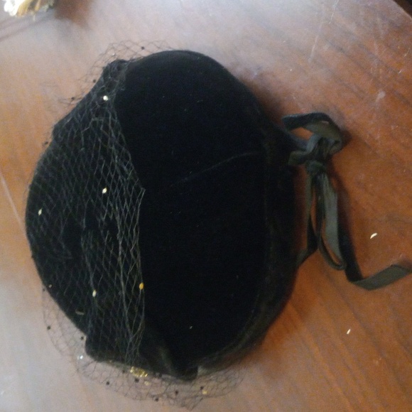 Vintage women's hat - Picture 2 of 4